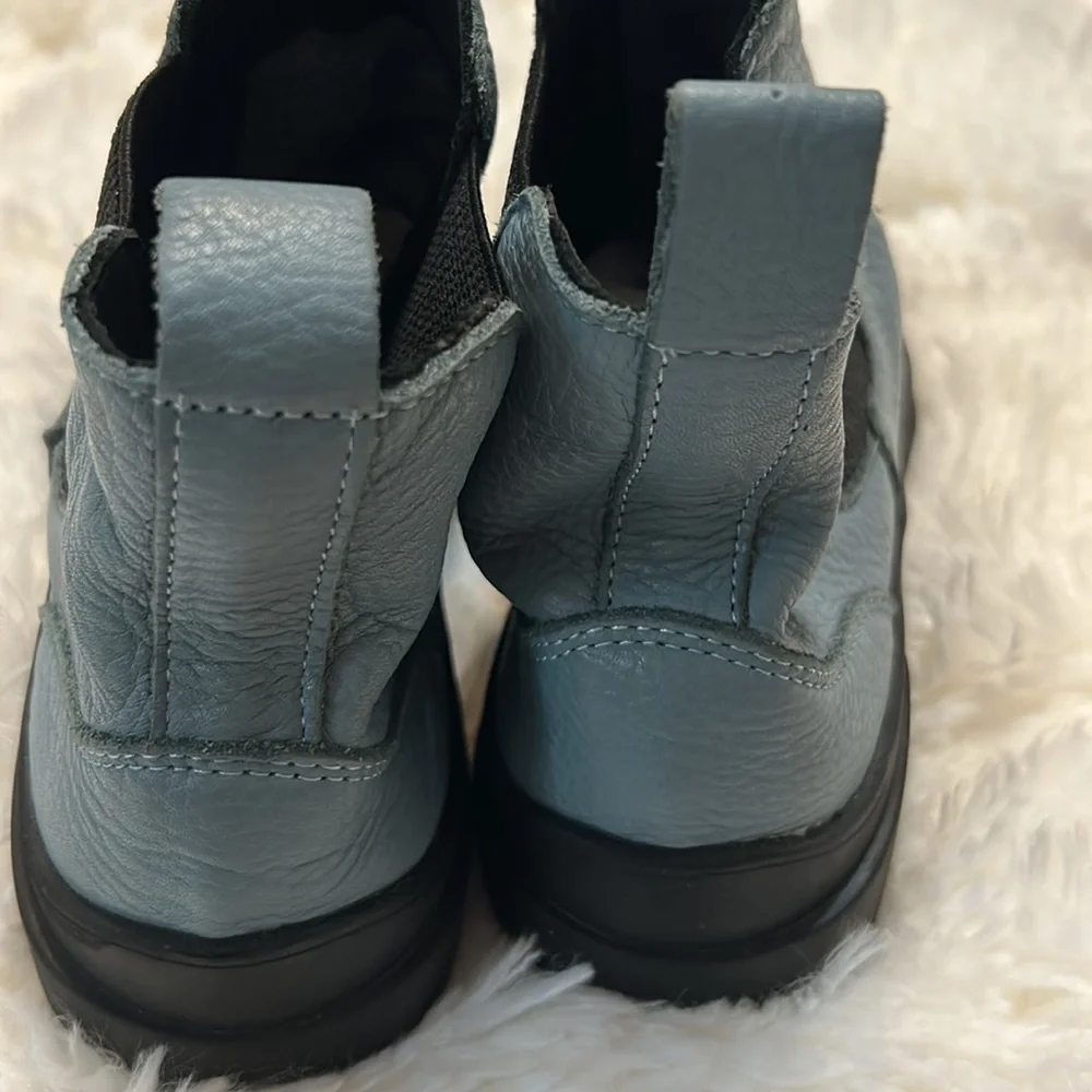 FREE PEOPLE X BUENO NWOT EU 36 (6) powder blue booties in Darla RARE FIND!